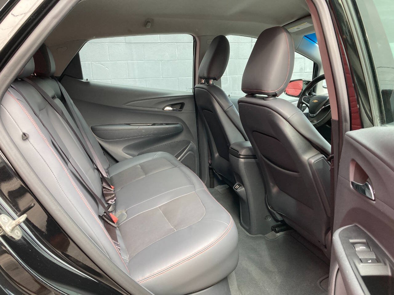 Used 2017 Chevrolet Bolt Premier w/ Driver Confidence II Package FWD image 12