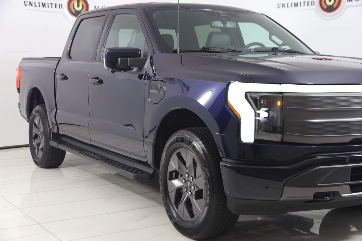 Used 2023 Ford F150 Lightning Lariat AWD/4WD image 42