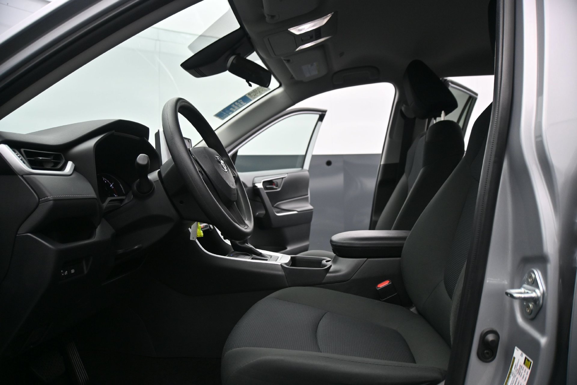 Used 2024 Toyota RAV4 LE AWD/4WD image 19