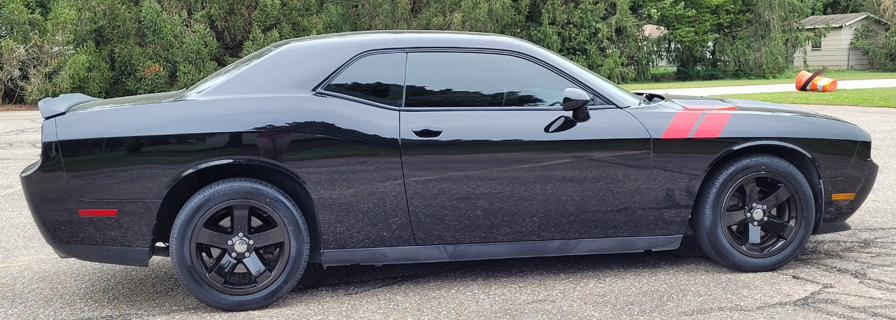 Used 2014 Dodge Challenger SXT image 7