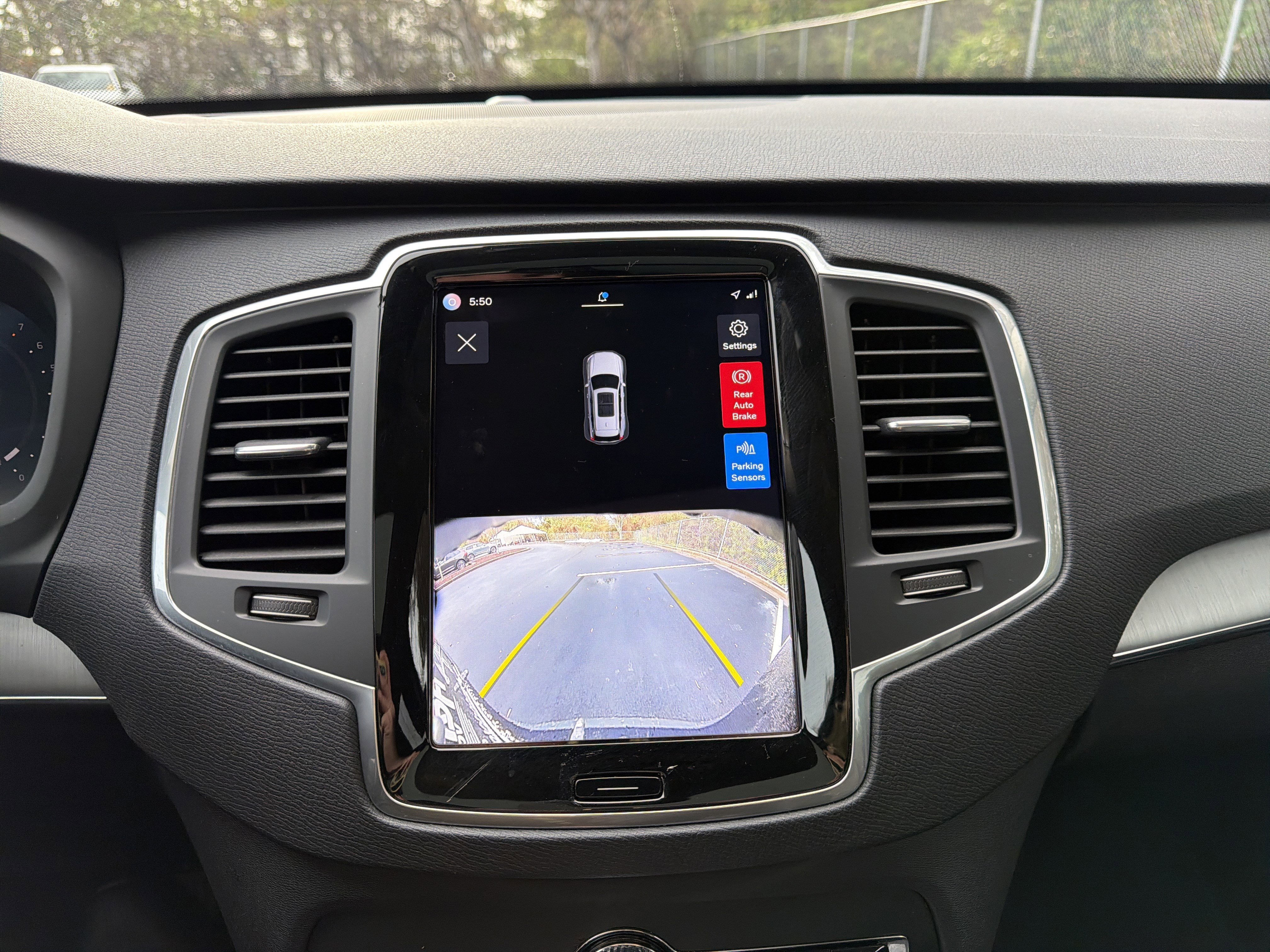 Certified 2025 Volvo XC90 B5 Core image 25