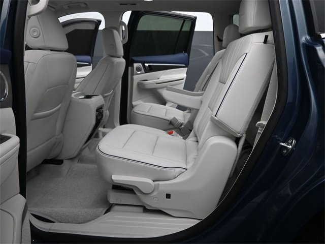 Certified 2025 Buick Enclave Avenir image 13