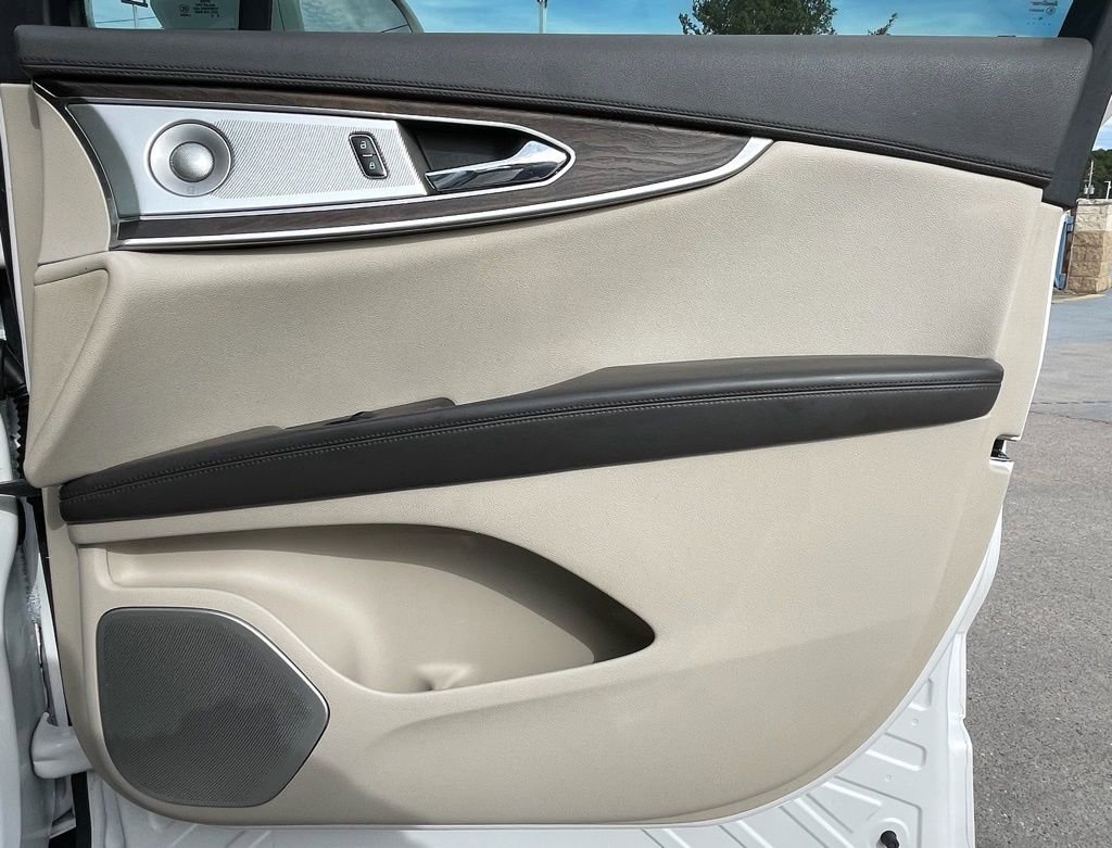 Used 2016 Lincoln MKX Reserve w/ Luxury Package image 37