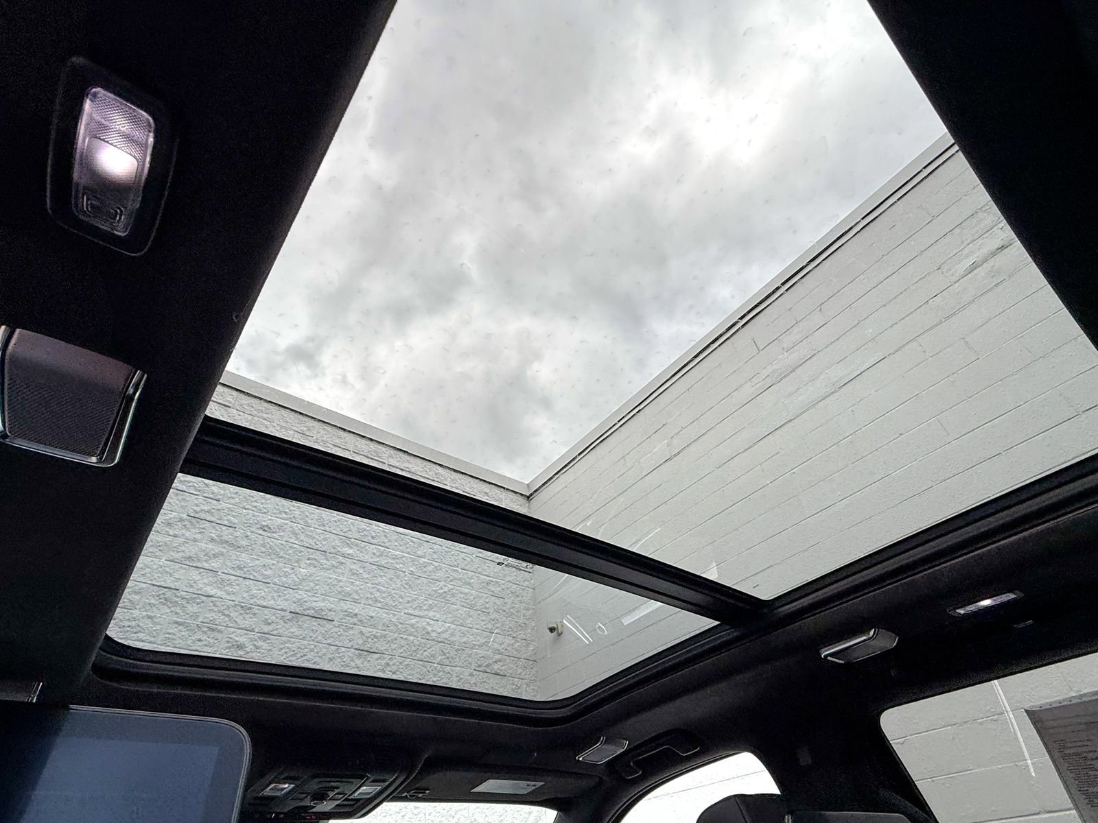 Certified 2022 Cadillac Escalade Premium Luxury Platinum w/ Heavy-Duty Trailer Package image 41