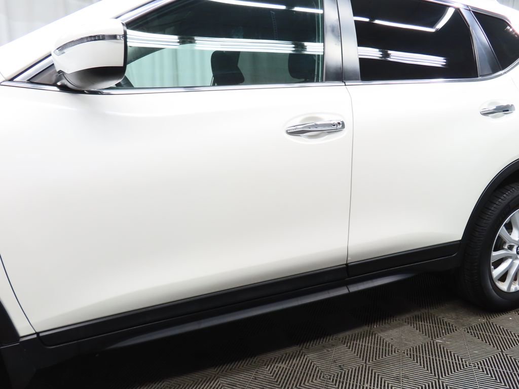 Used 2017 Nissan Rogue SV AWD/4WD image 29