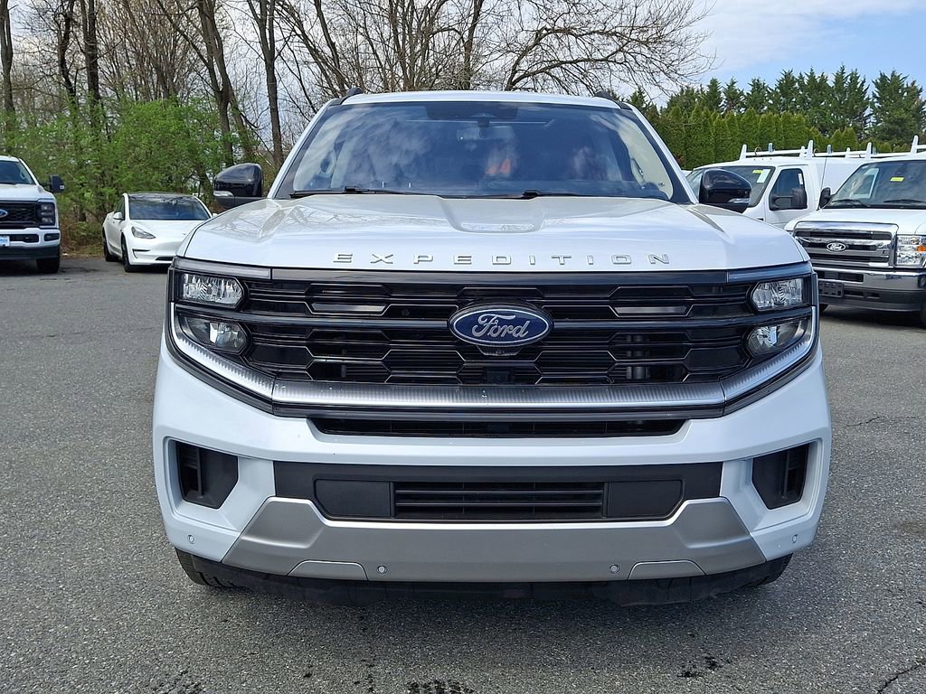 Used 2025 Ford Expedition Platinum image 2