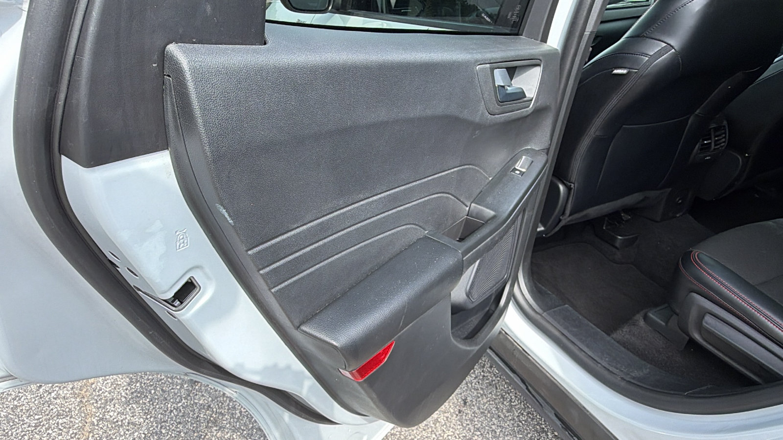 Used 2025 Ford Escape ST-Line FWD image 22