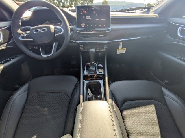 New 2026 Jeep Compass Latitude image 13
