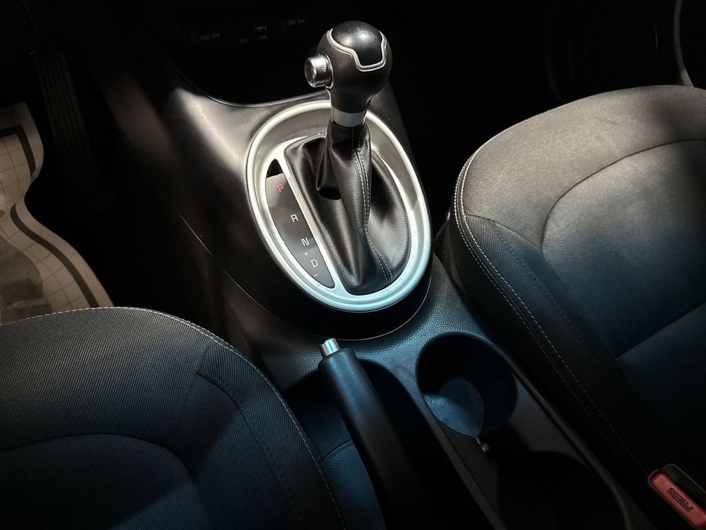Used 2019 Kia Soul + FWD image 16