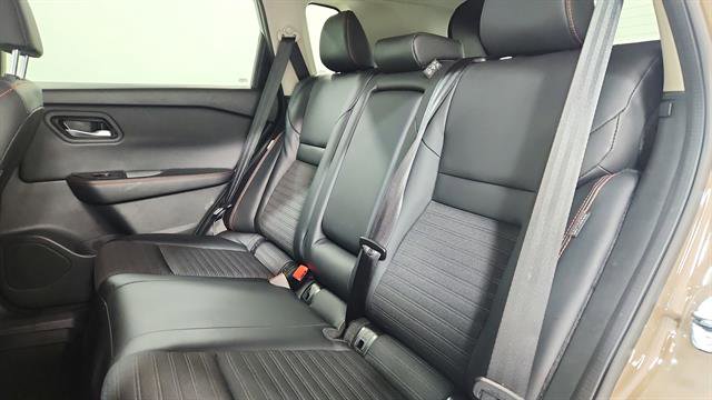 Used 2025 Nissan Rogue SV image 47