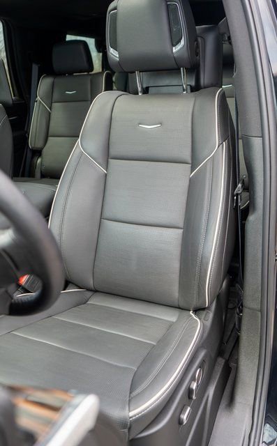 Used 2024 Cadillac Escalade Premium Luxury w/ Performance Package image 36