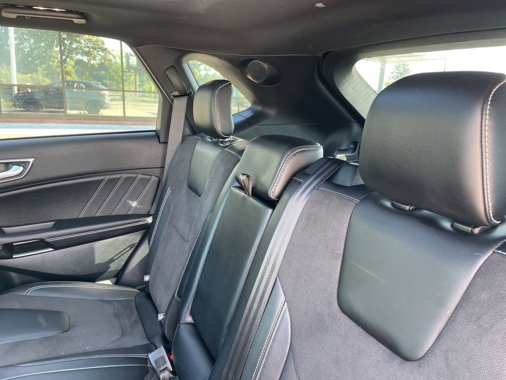 Used 2022 Ford Edge ST image 25