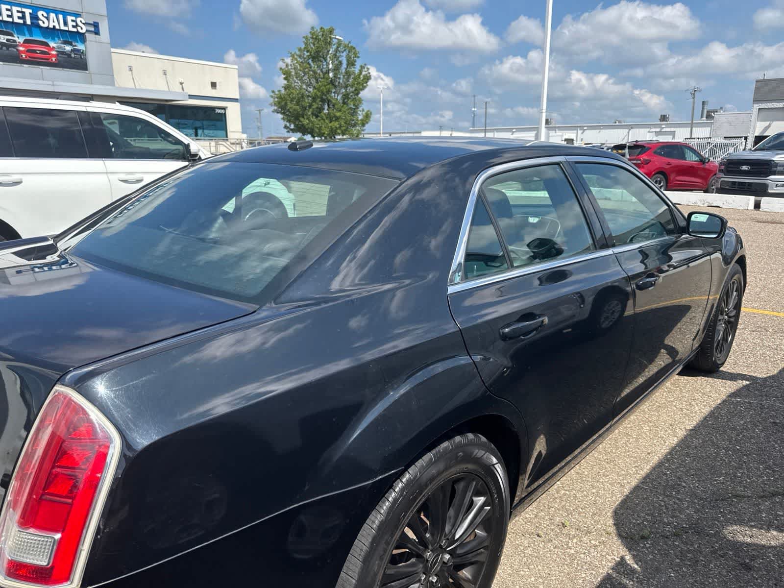 Used 2014 Chrysler 300 AWD w/ Driver Convenience Group image 12