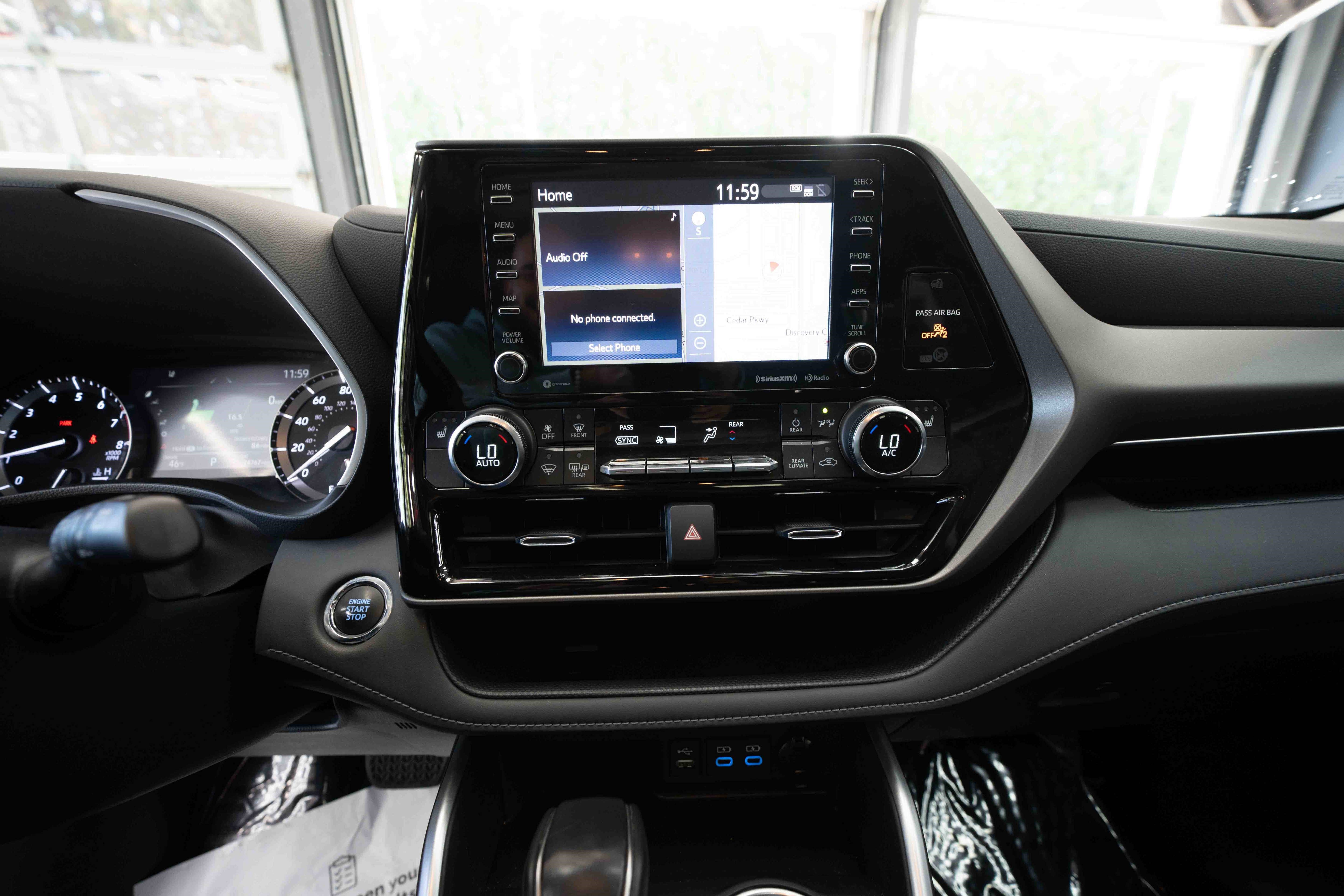 Used 2022 Toyota Highlander XLE AWD/4WD image 17