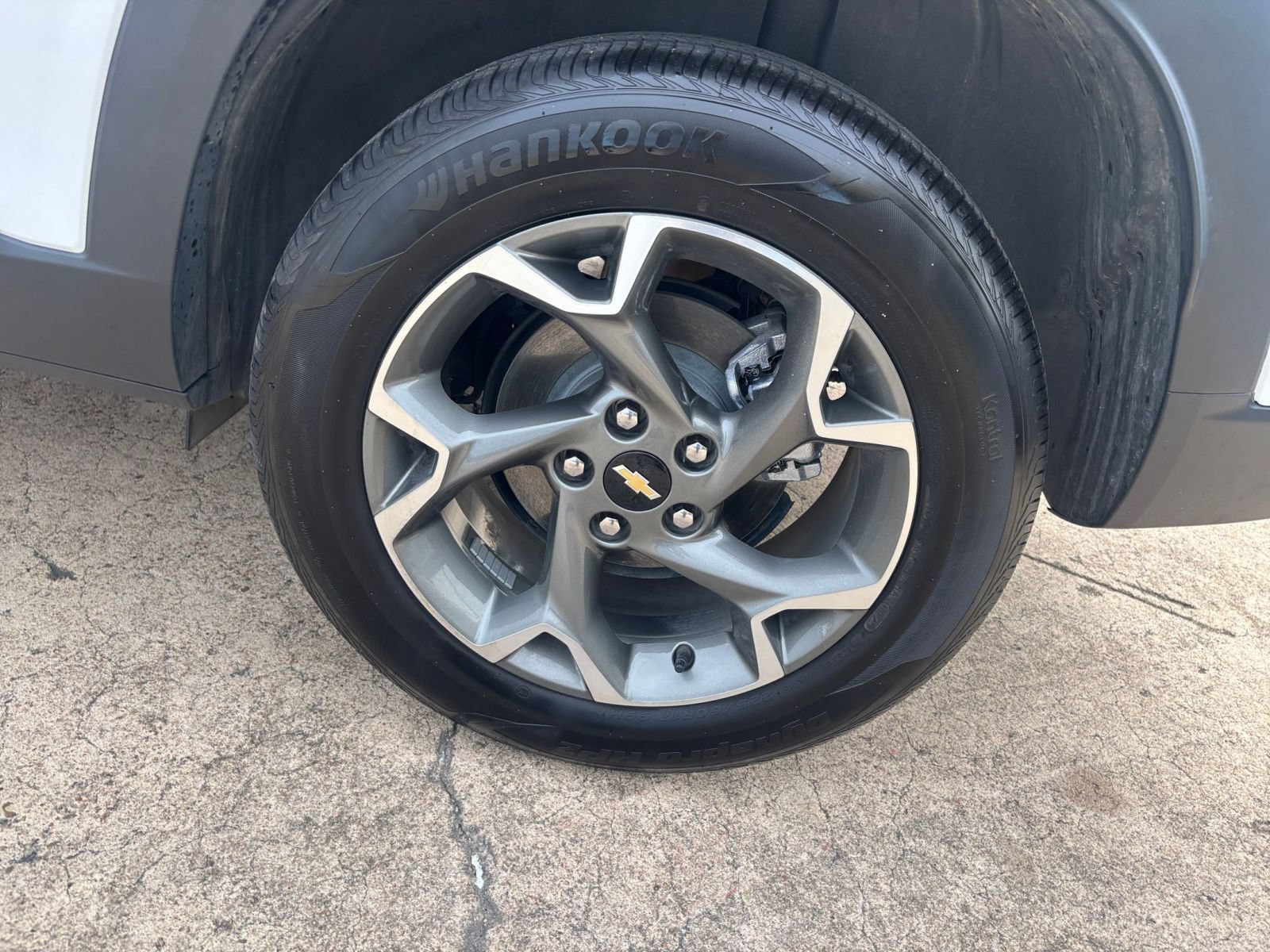 Used 2025 Chevrolet Trax LT FWD image 24