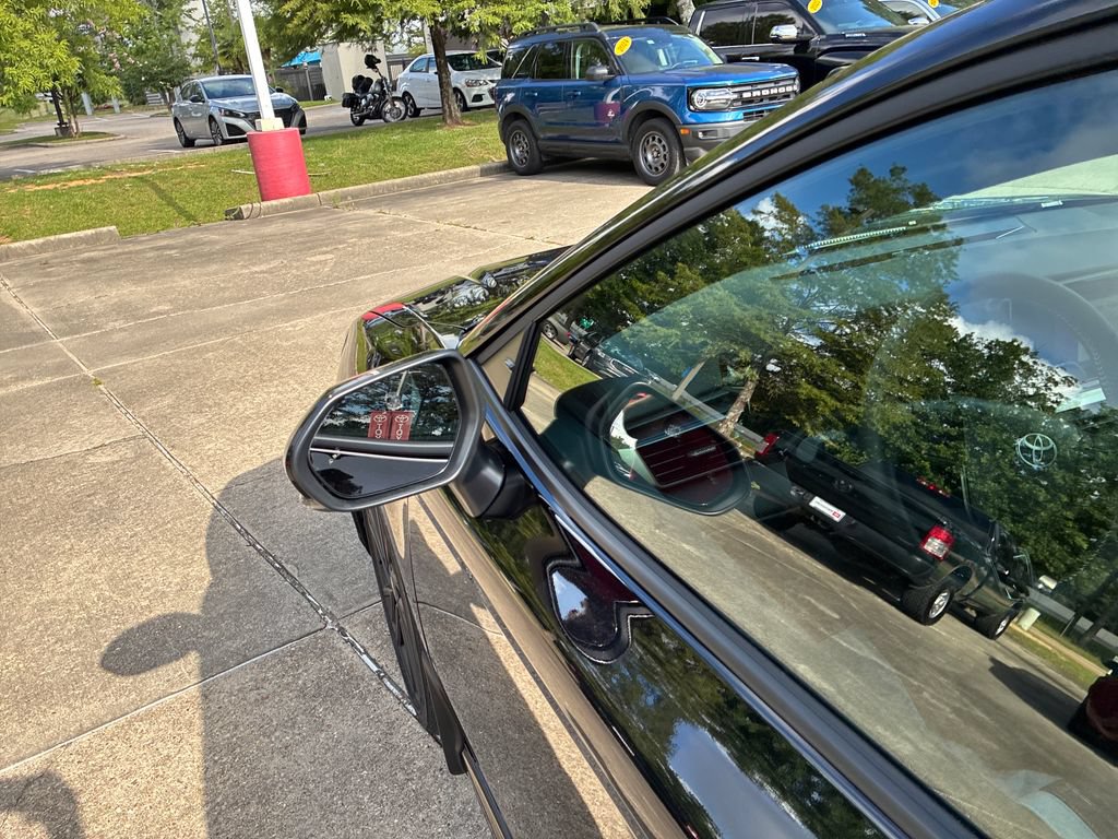 New 2026 Toyota Camry Hybrid FWD image 14
