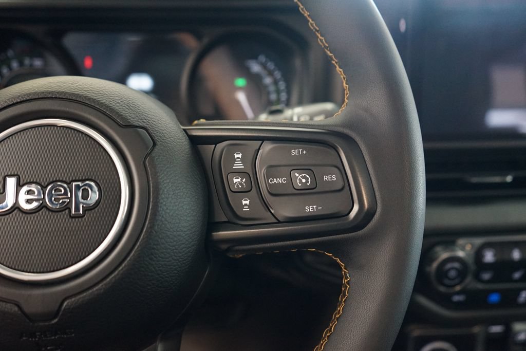 Used 2024 Jeep Wrangler Unlimited AWD/4WD image 32