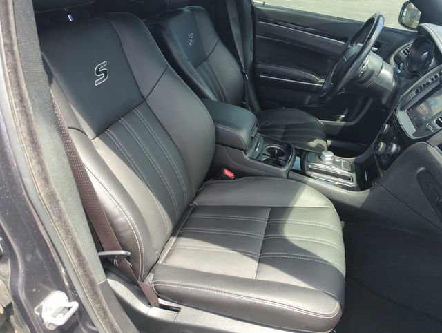 Used 2019 Chrysler 300 S RWD image 33