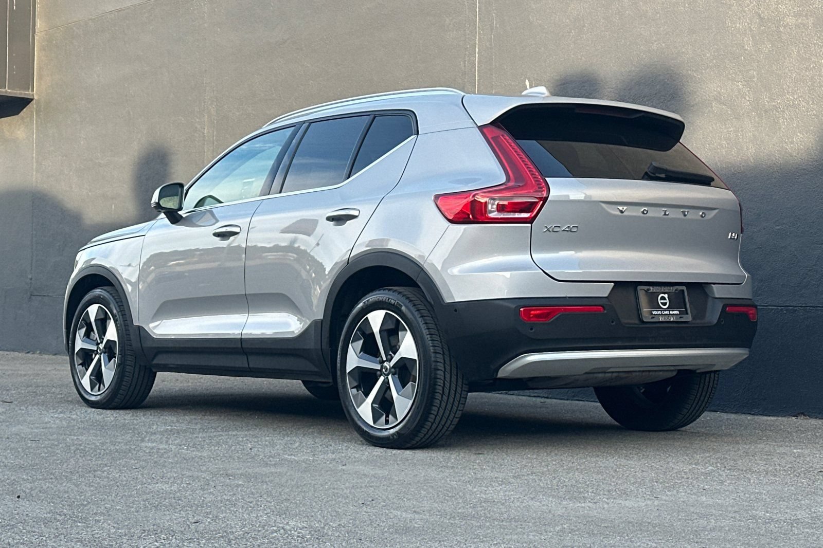 Certified 2025 Volvo XC40 B5 Plus AWD/4WD image 7