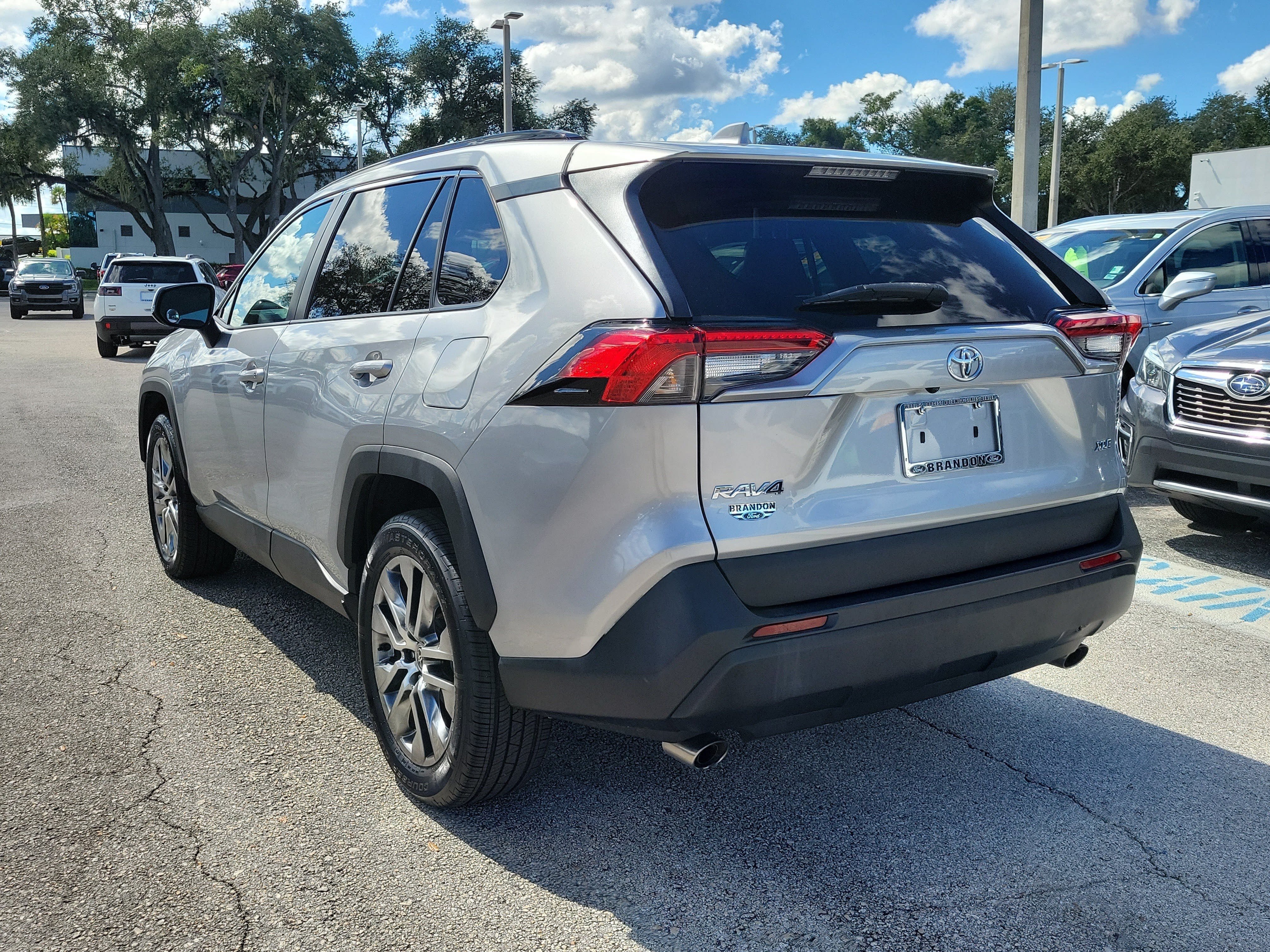 Used 2021 Toyota RAV4 XLE Premium FWD image 7