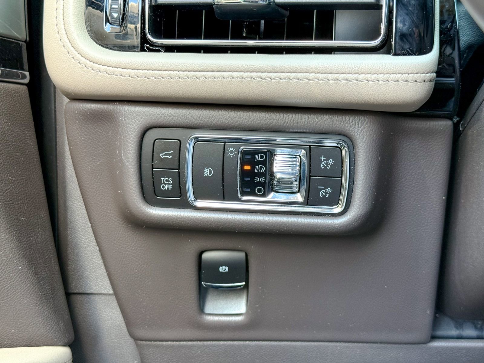 Used 2023 Lincoln Nautilus Reserve w/ Equipment Group 202A image 30