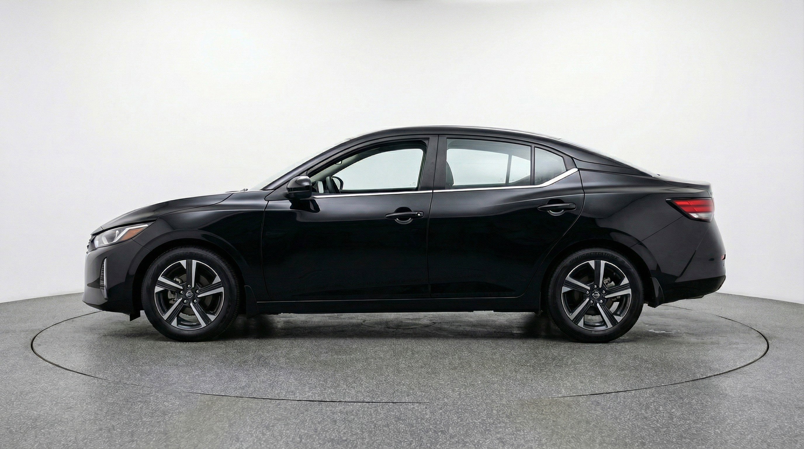 Used 2025 Nissan Sentra SV FWD image 5