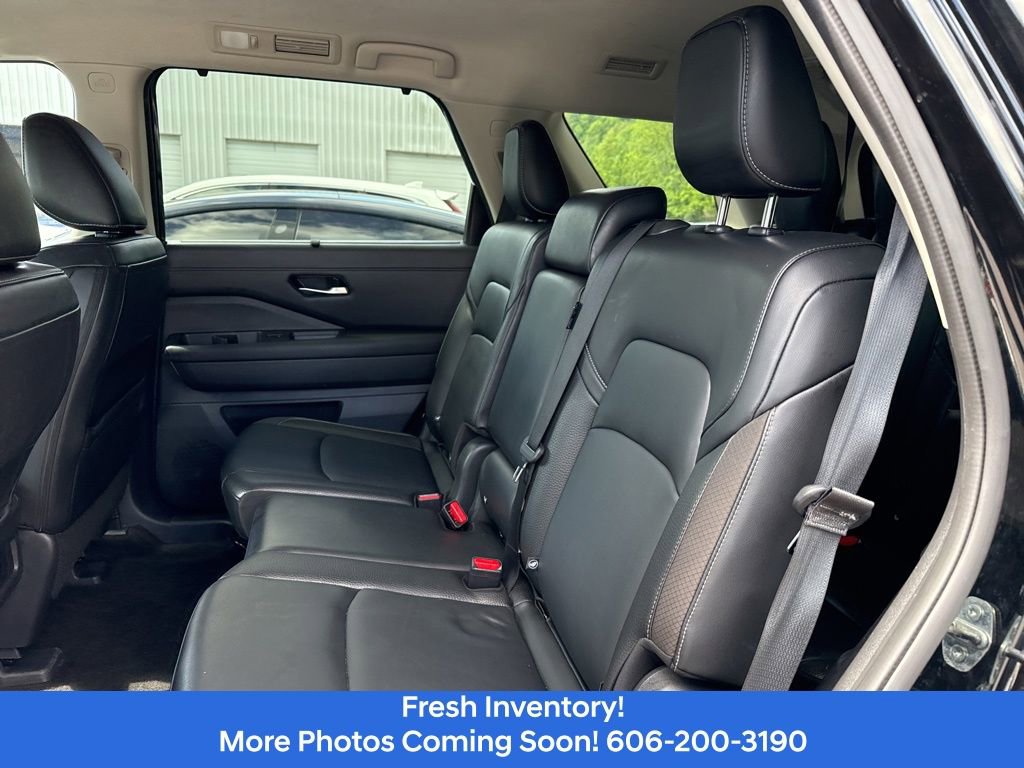 Used 2024 Nissan Pathfinder SL AWD/4WD image 10