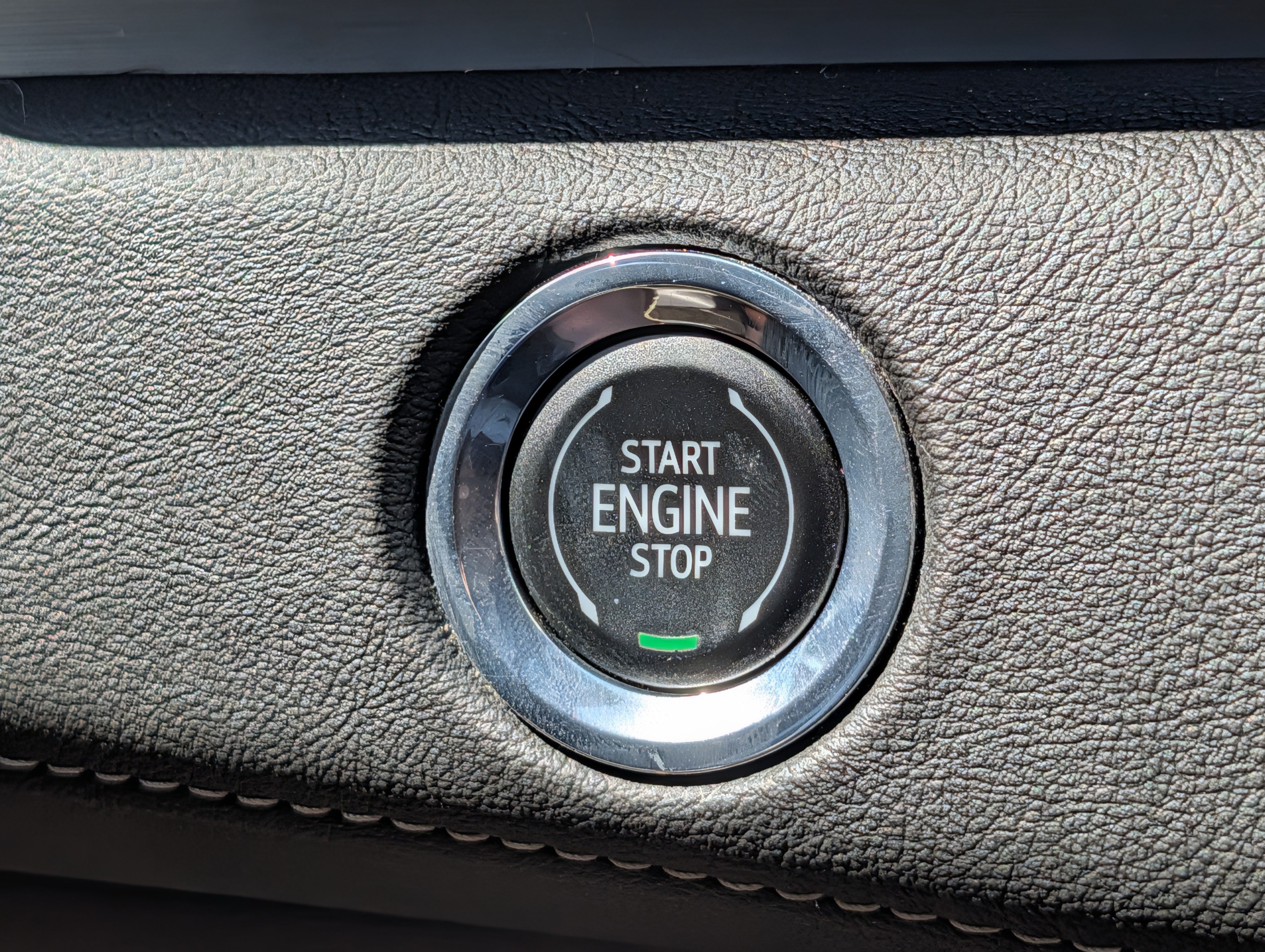 Used 2023 Cadillac Escalade Premium Luxury w/ LPO, Floor Liner Package AWD/4WD image 25