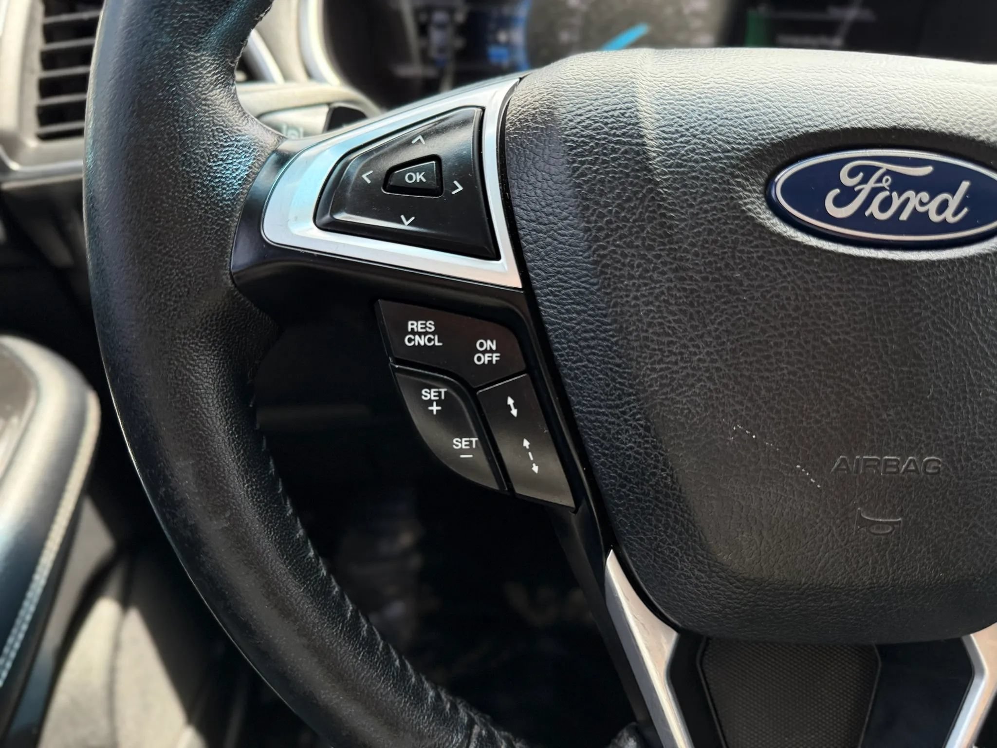 Used 2018 Ford Edge Titanium w/ Equipment Group 302A AWD/4WD image 27