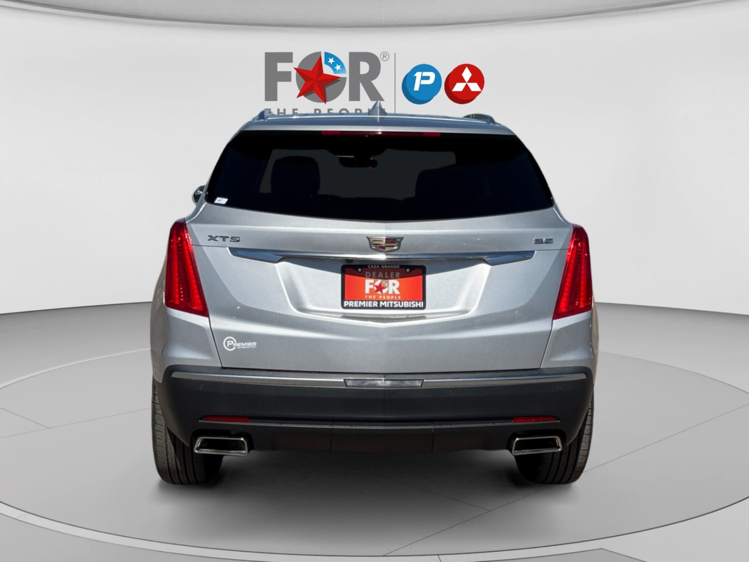 Used 2017 Cadillac XT5 Premium Luxury w/ Driver Assist Package FWD image 4