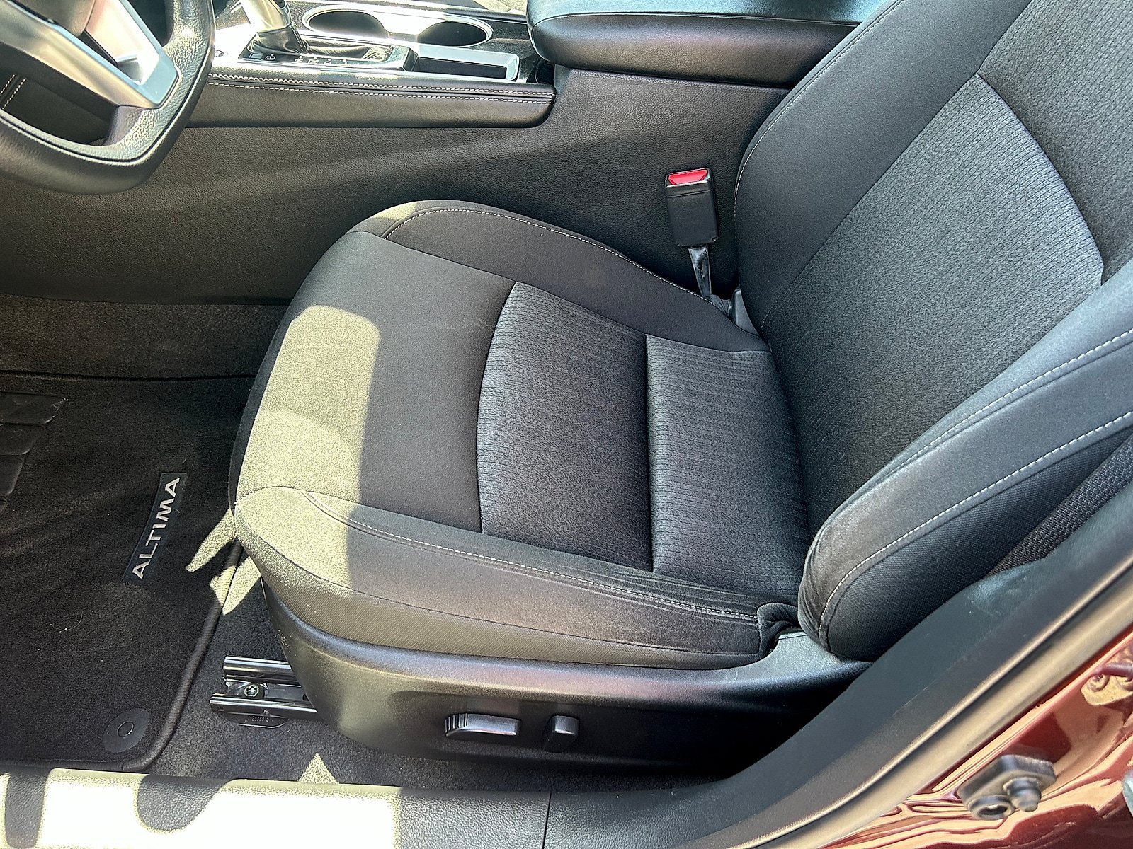 Used 2023 Nissan Altima 2.5 SV FWD image 11
