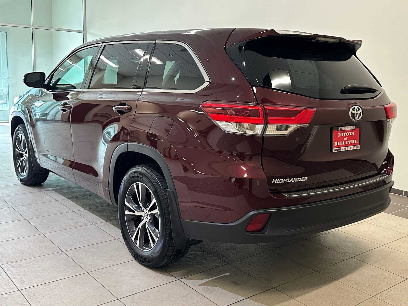 Used 2018 Toyota Highlander LE image 4