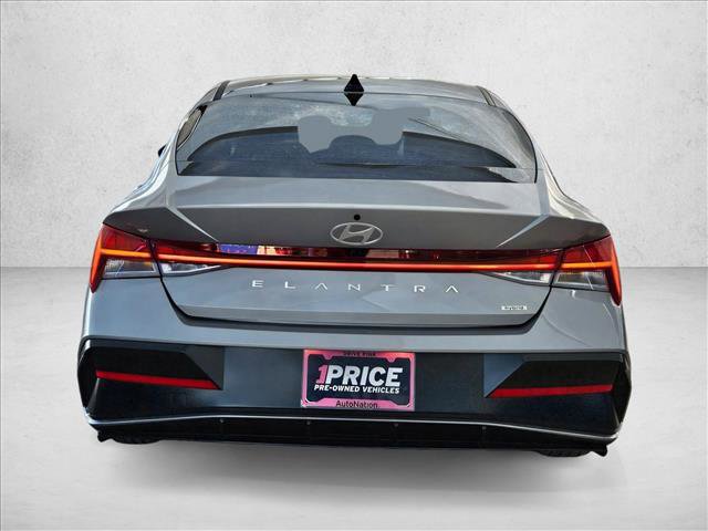 Used 2025 Hyundai Elantra Limited FWD image 7