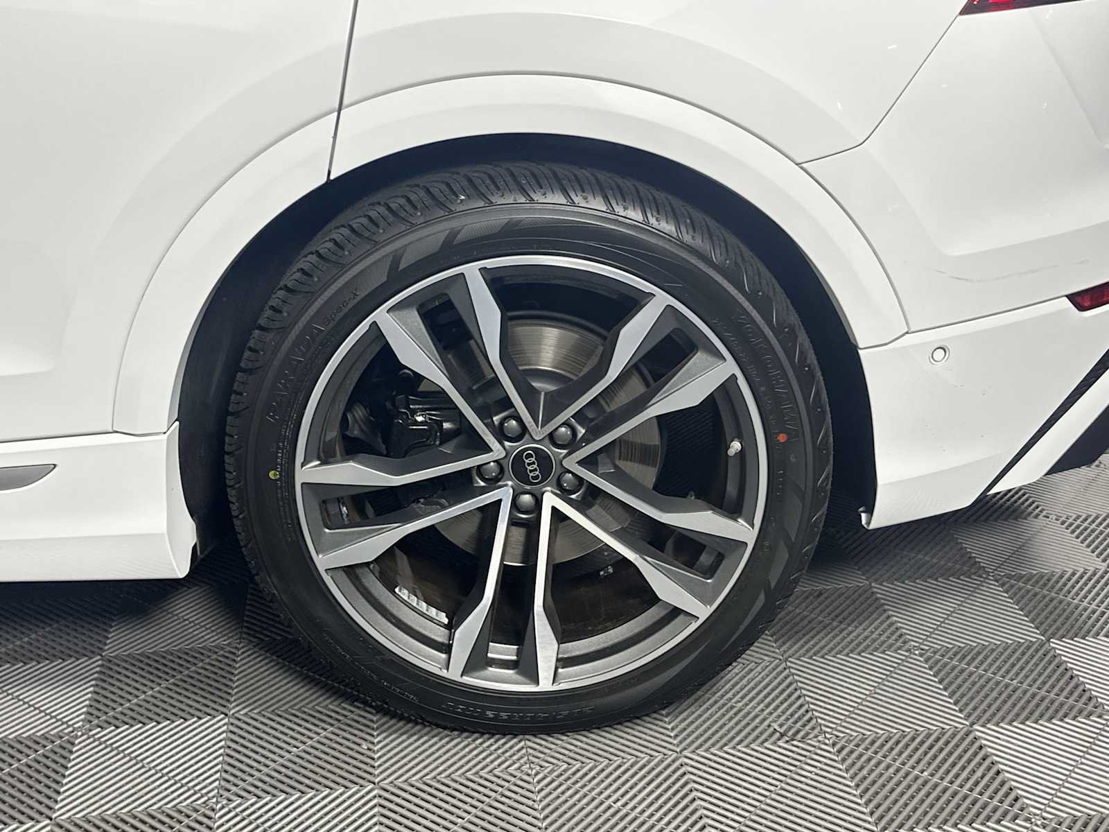 Used 2023 Audi SQ8 Prestige AWD/4WD image 21