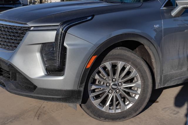 Used 2024 Cadillac XT4 Premium Luxury image 3