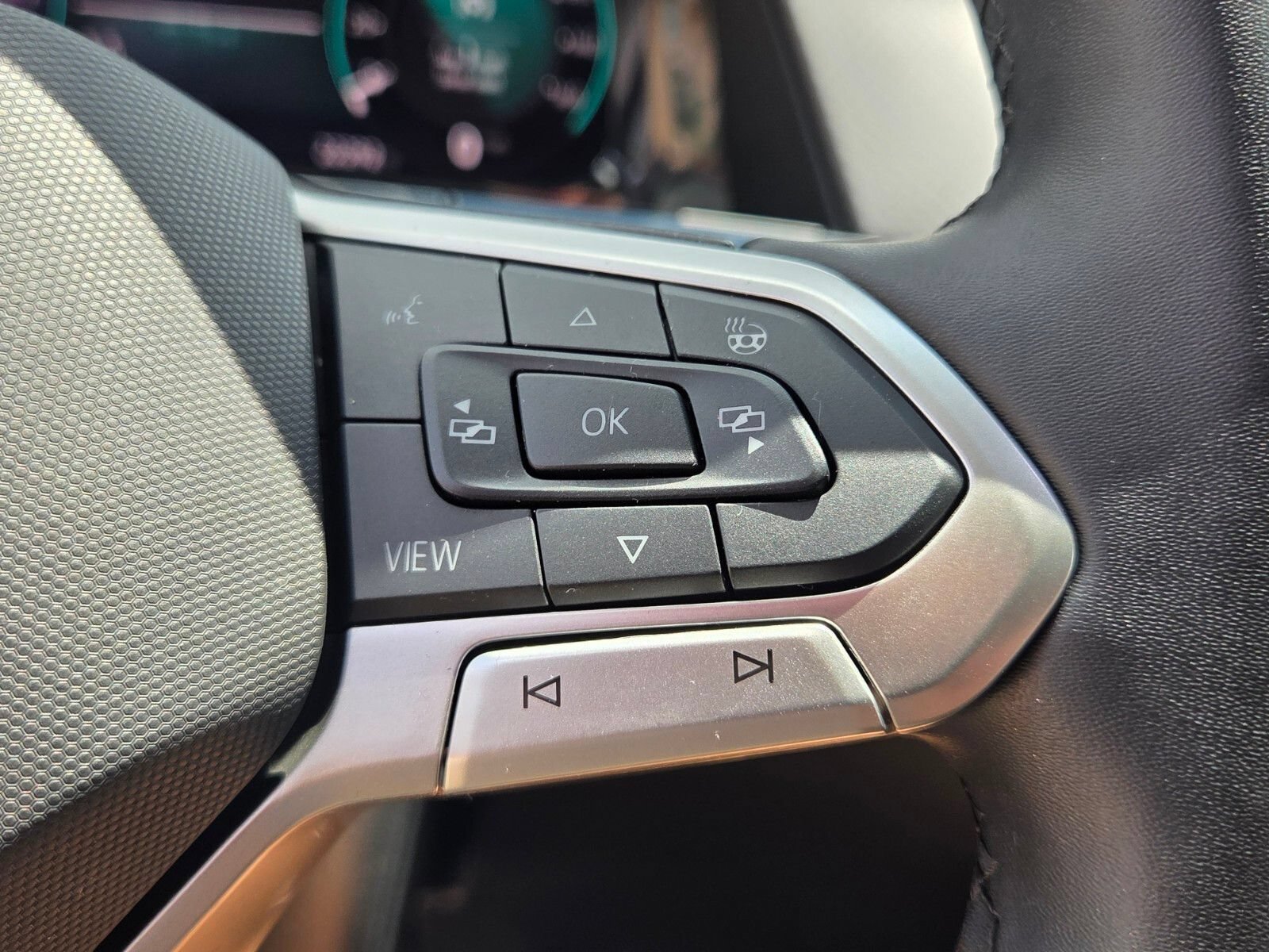 Used 2025 Volkswagen Atlas Peak Edition SE AWD/4WD image 26