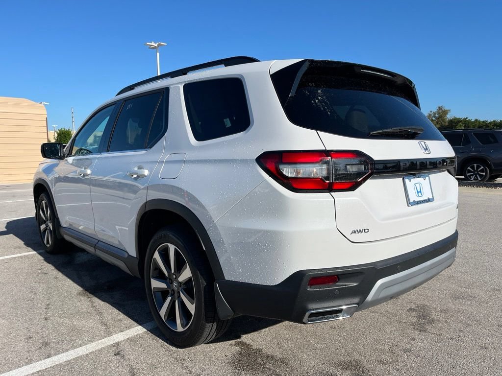 Certified 2025 Honda Pilot Touring image 6