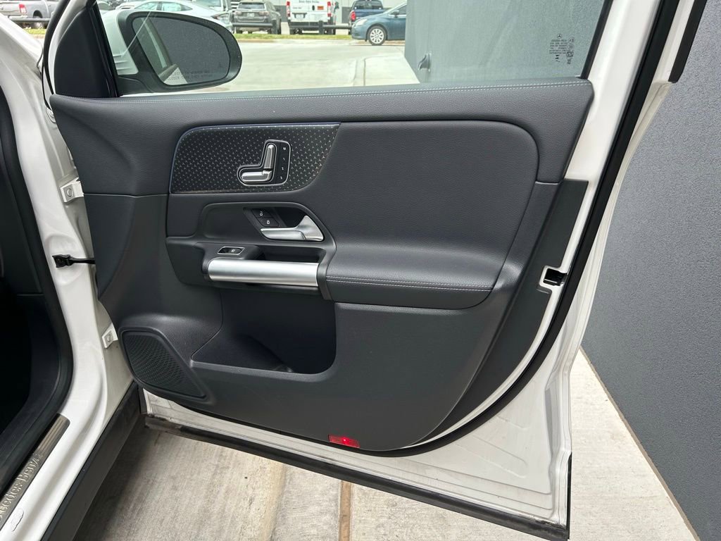 Used 2025 Mercedes-Benz GLA 250 4MATIC image 21