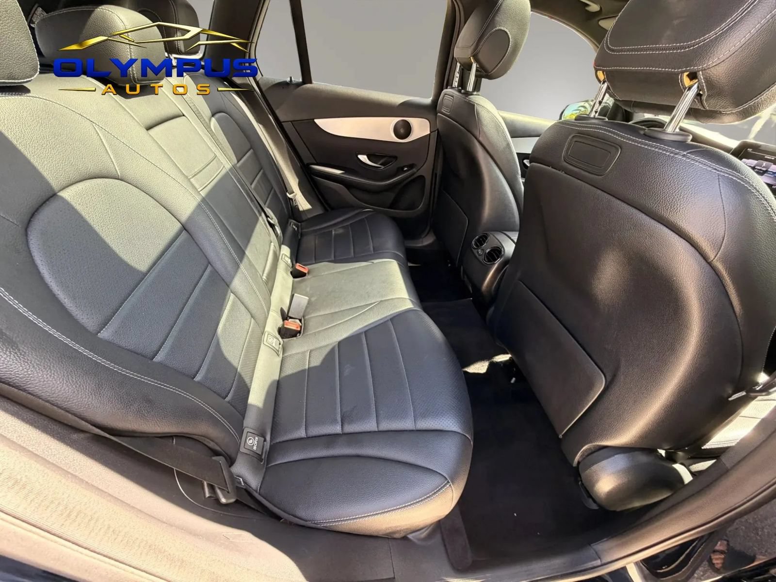 Used 2019 Mercedes-Benz GLC 300 4MATIC w/ Premium Package image 15