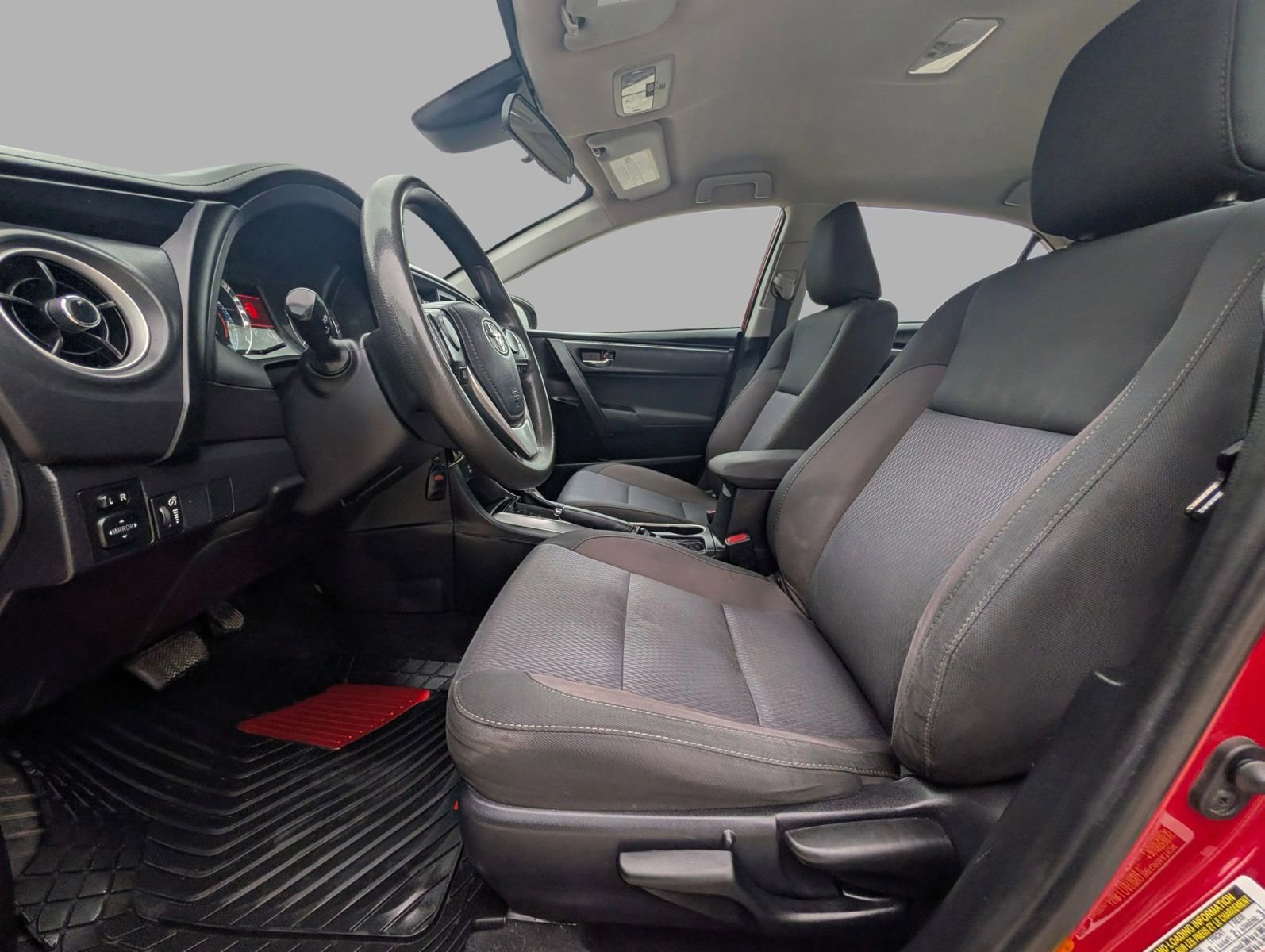 Used 2019 Toyota Corolla LE FWD image 19