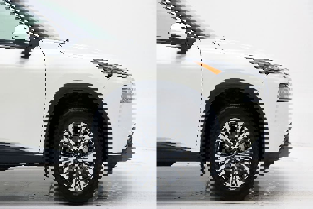 Used 2023 Nissan Rogue SV w/ SV Premium Package image 3