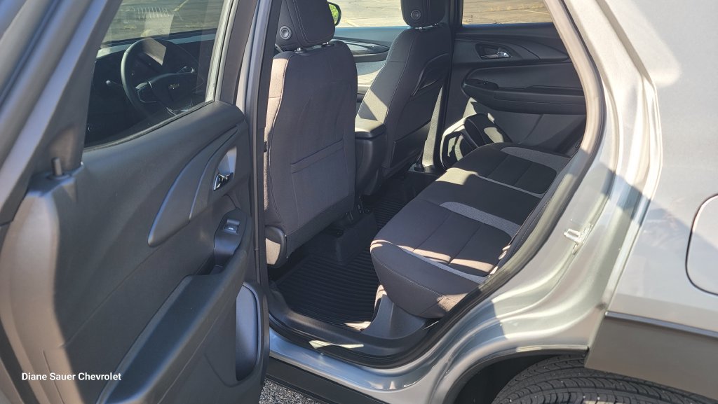 Used 2025 Chevrolet TrailBlazer LT w/ Convenience Package FWD image 24