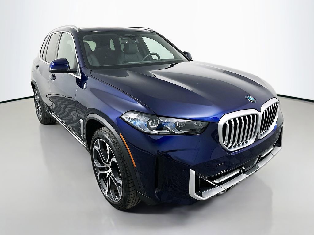 Used 2025 BMW X5 xDrive50e image 3