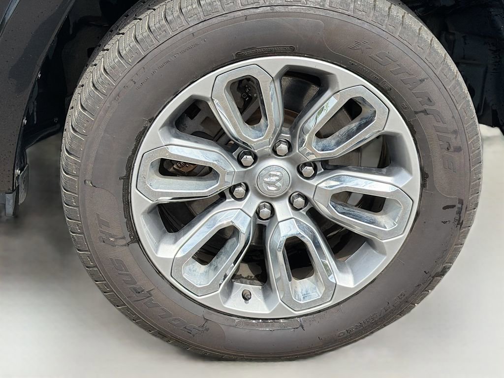 Used 2019 RAM 1500 Laramie w/ Sport Appearance Package image 10