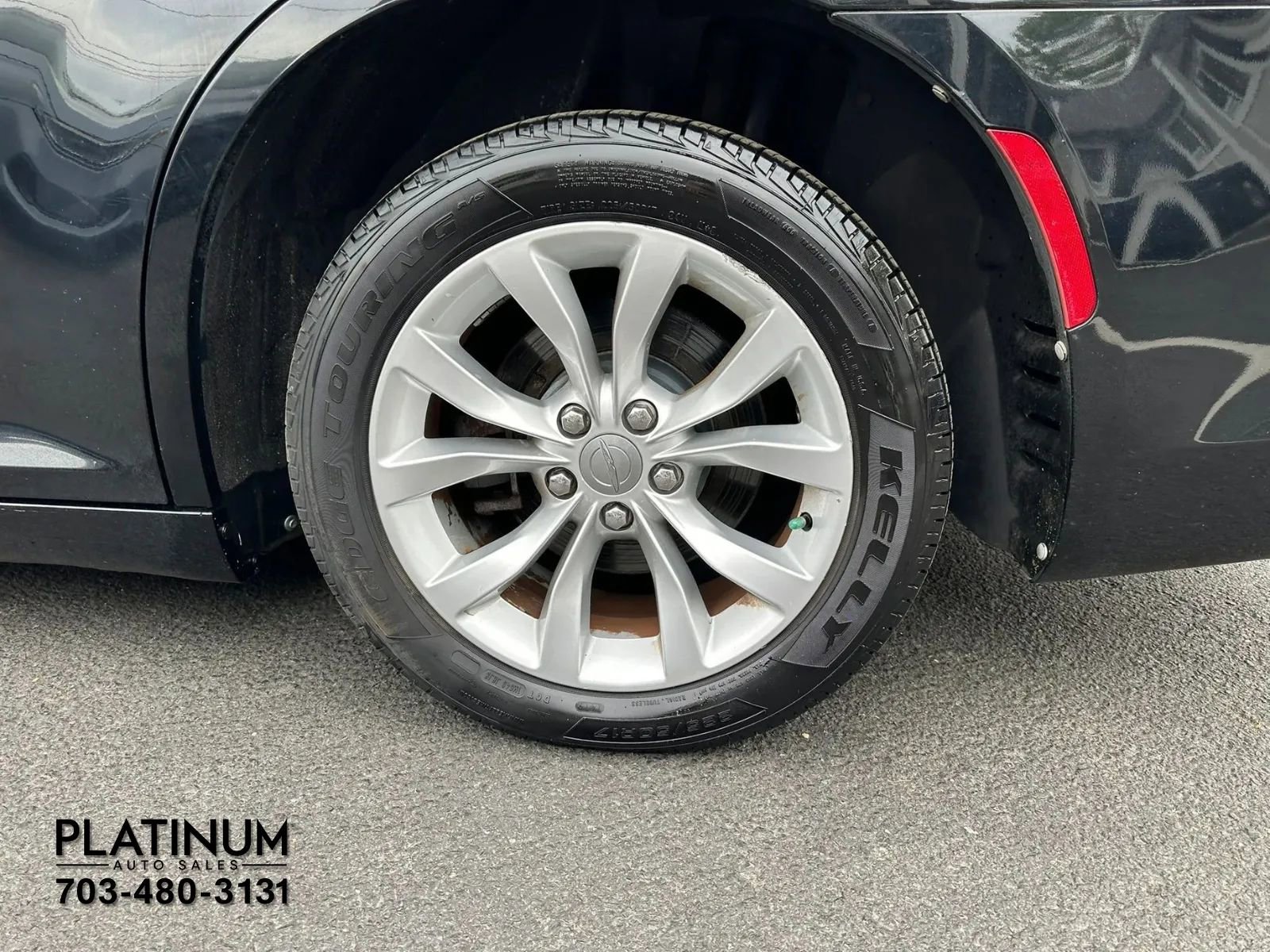 Used 2015 Chrysler 300 Limited image 22