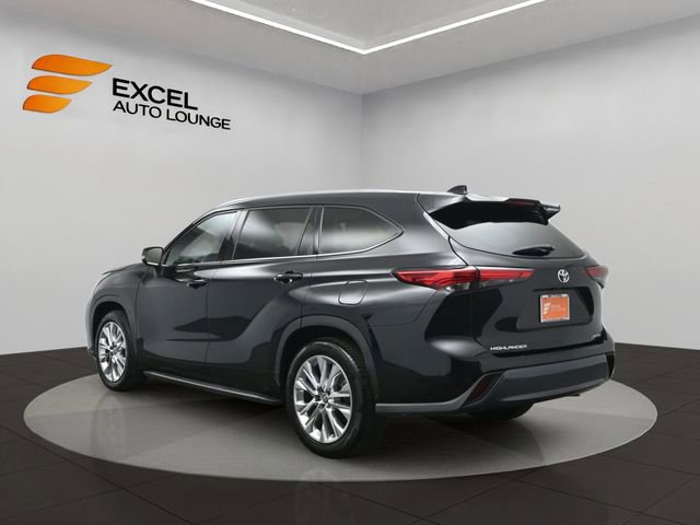 Used 2022 Toyota Highlander Limited image 3