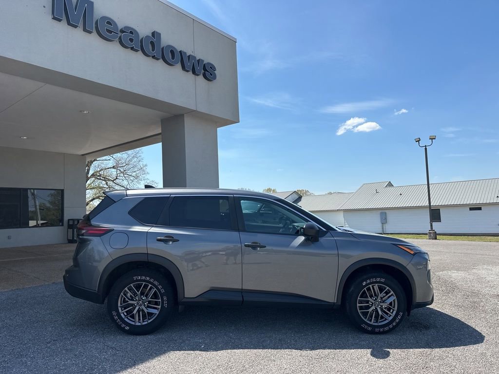 Used 2024 Nissan Rogue S AWD/4WD image 8