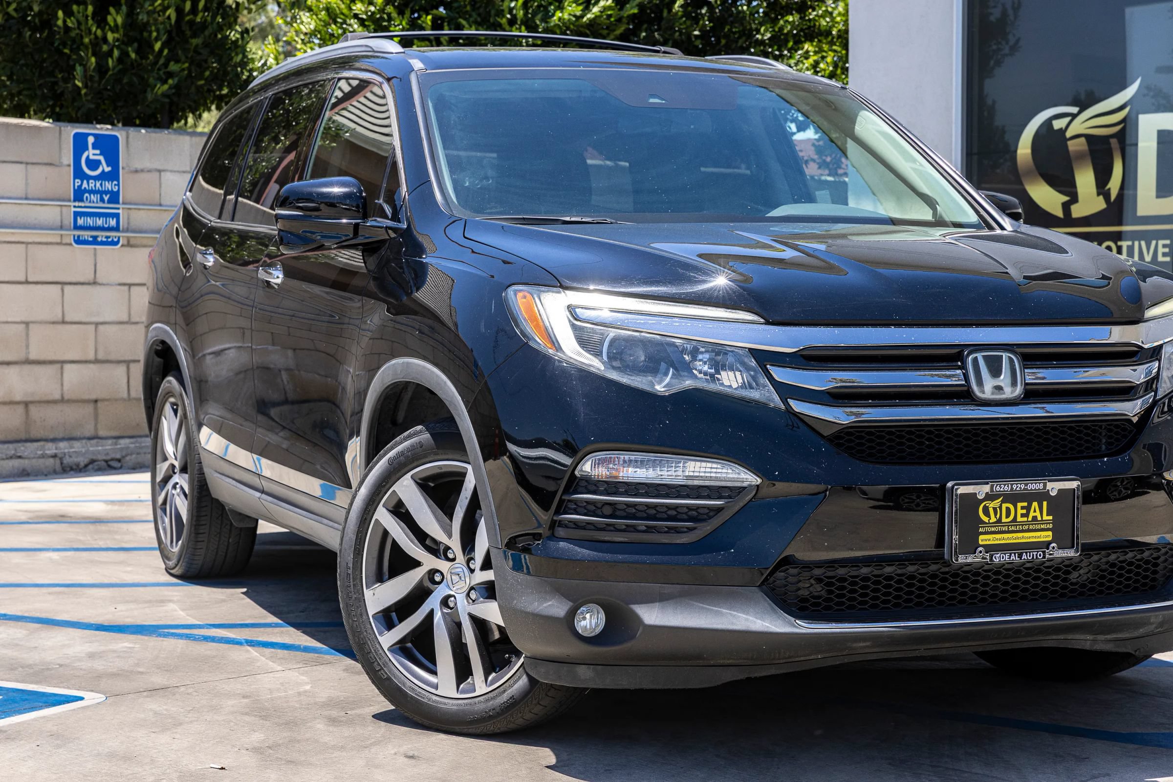Used 2017 Honda Pilot Touring image 3