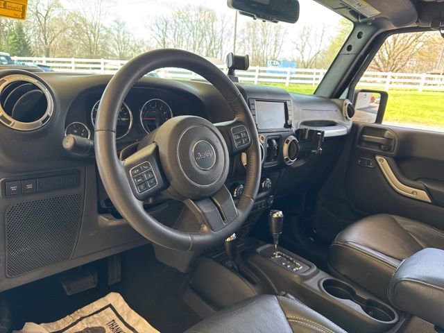 Used 2016 Jeep Wrangler Unlimited Rubicon w/ Connectivity Group image 10