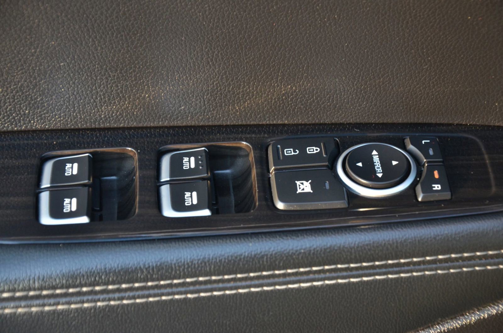 Used 2019 Kia Sorento LX Sport Utility 4D w/ LX V6 Convenience Package image 22